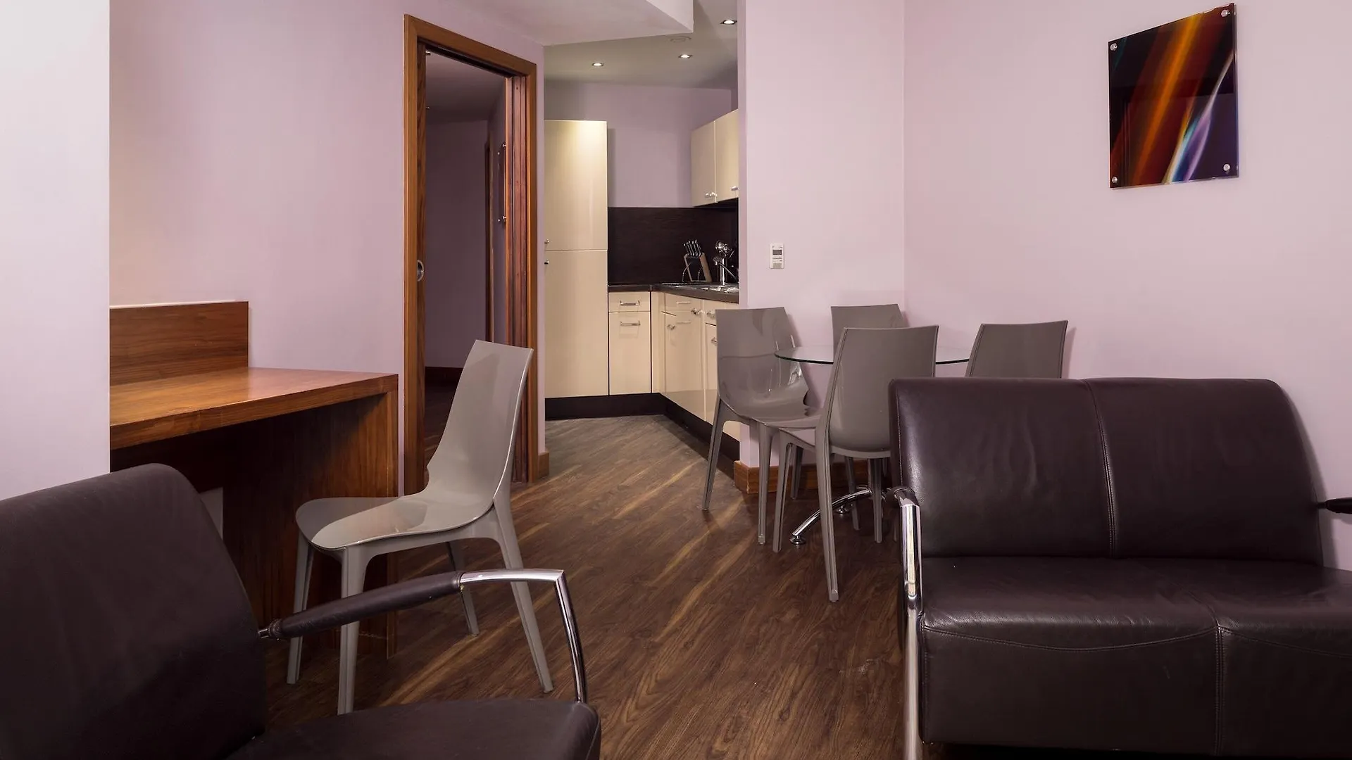 **** Aparthotel Roomzzz Leeds City United Kingdom